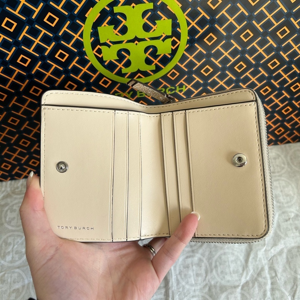 Tory Burch Emerson Metallic Mini Wallet White Gold Silver - Picture 4 of 7